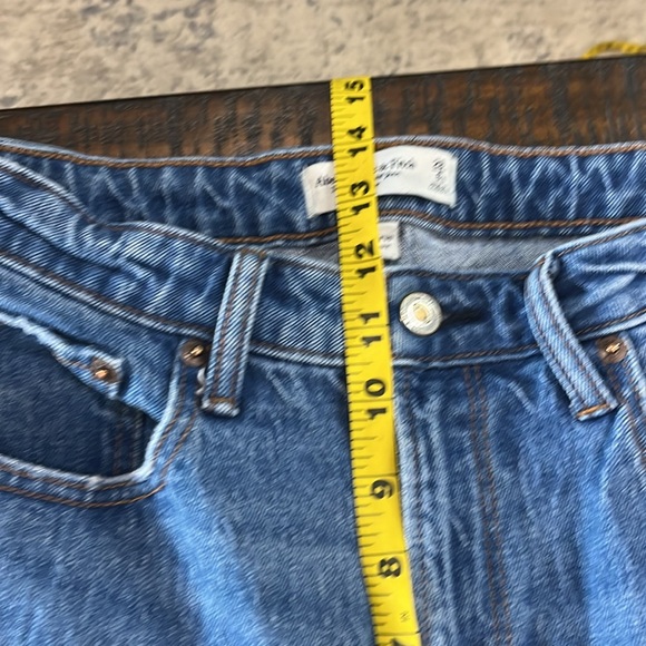 Abercrombie Jeans Curve Love 90s Relaxed Medium Wash Raw hem Worn twice like new - Picture 7 of 9